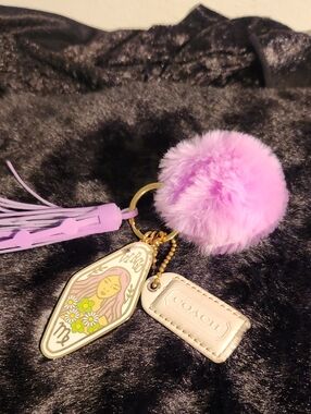 Coach White Hang Tag With Goodies